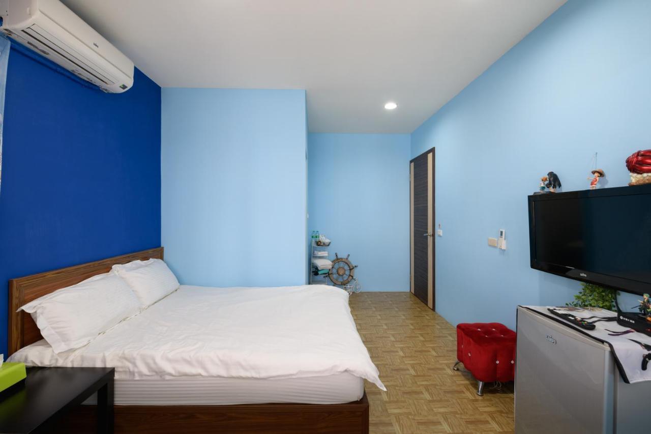 羅東夜市 小宅一生民宿 Night Market Small House Lifetime Hotel Luodong Exteriör bild