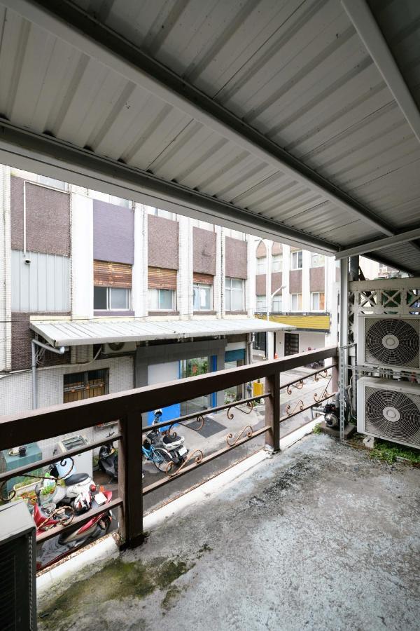 羅東夜市 小宅一生民宿 Night Market Small House Lifetime Hotel Luodong Exteriör bild