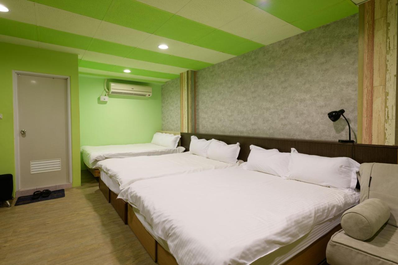 羅東夜市 小宅一生民宿 Night Market Small House Lifetime Hotel Luodong Exteriör bild