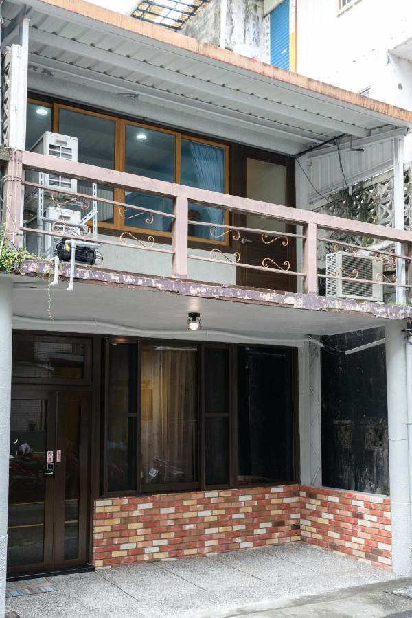 羅東夜市 小宅一生民宿 Night Market Small House Lifetime Hotel Luodong Exteriör bild