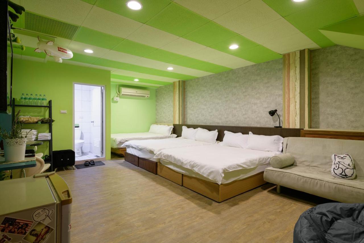 羅東夜市 小宅一生民宿 Night Market Small House Lifetime Hotel Luodong Exteriör bild