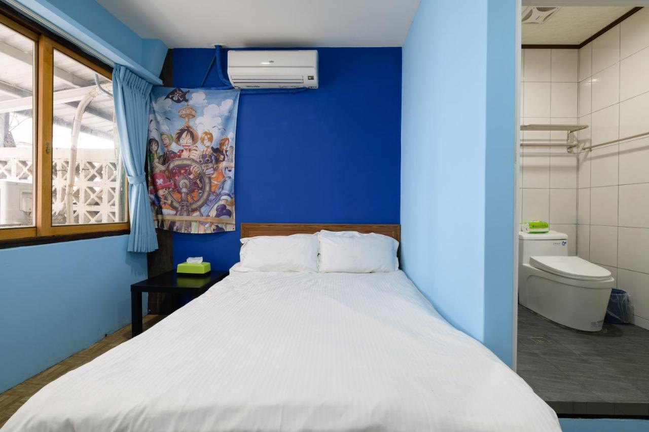 羅東夜市 小宅一生民宿 Night Market Small House Lifetime Hotel Luodong Exteriör bild
