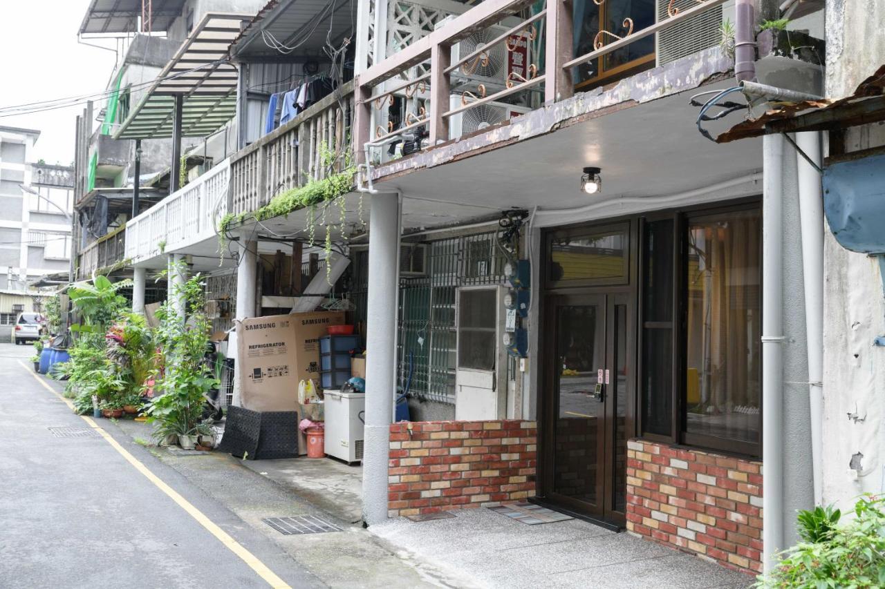 羅東夜市 小宅一生民宿 Night Market Small House Lifetime Hotel Luodong Exteriör bild