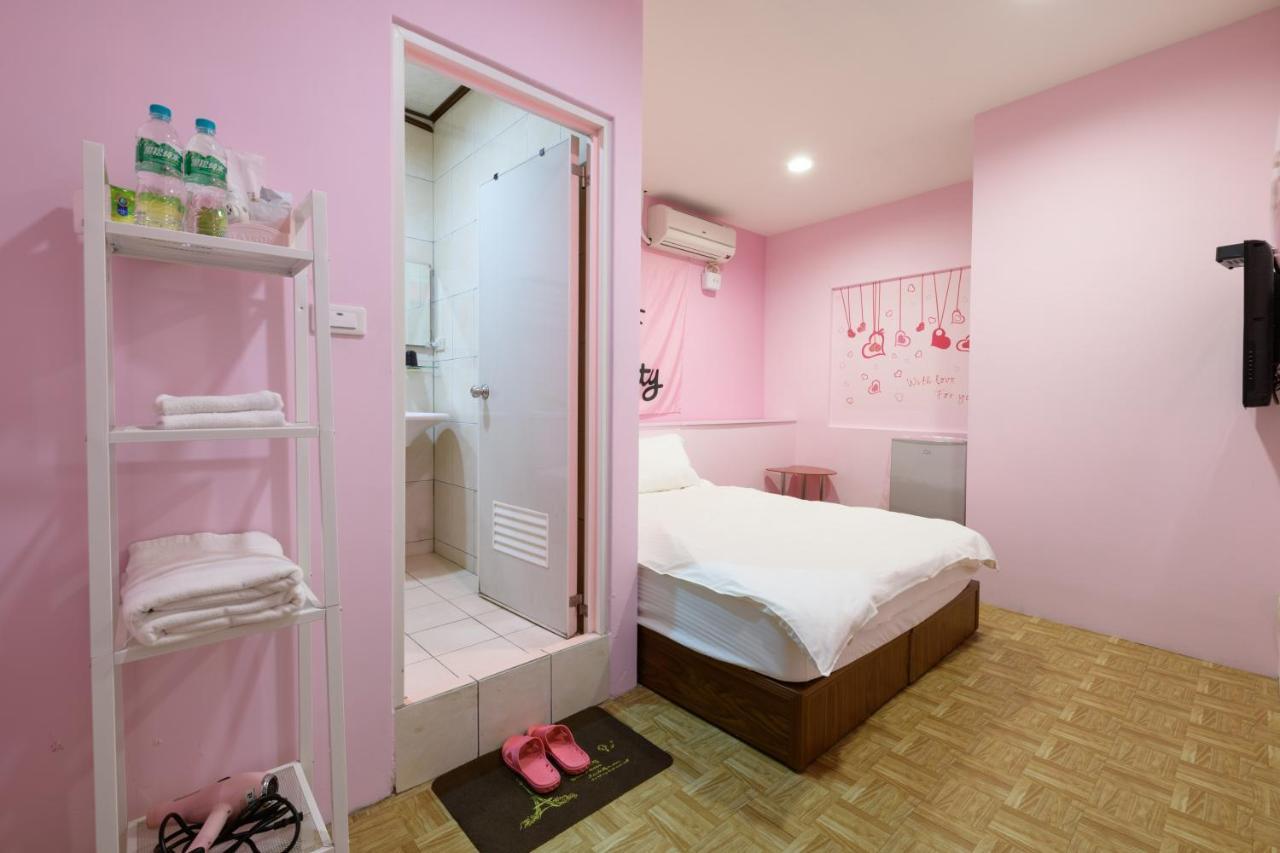 羅東夜市 小宅一生民宿 Night Market Small House Lifetime Hotel Luodong Exteriör bild