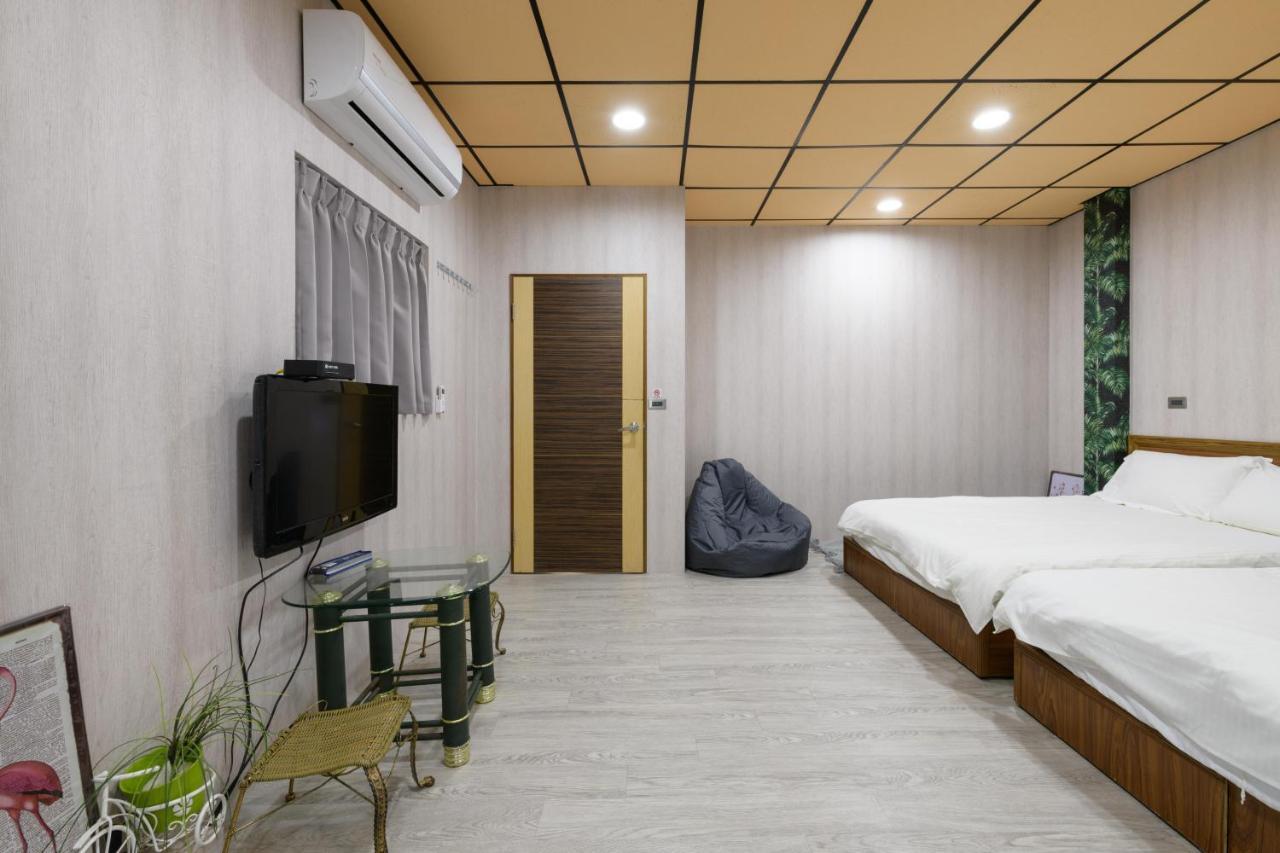羅東夜市 小宅一生民宿 Night Market Small House Lifetime Hotel Luodong Exteriör bild