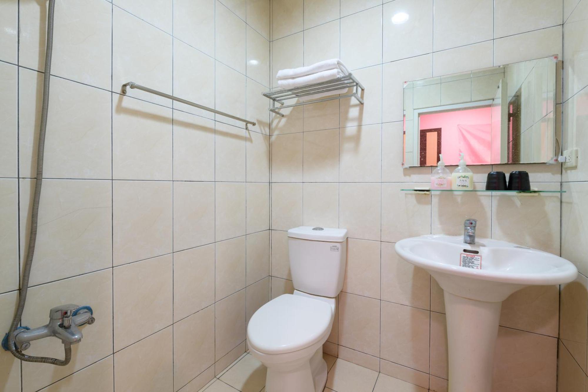 羅東夜市 小宅一生民宿 Night Market Small House Lifetime Hotel Luodong Rum bild
